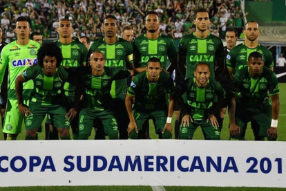 La alineación del Chapecoense que se enfrentó al San Lorenzo en las semifinales de la Copa Sudamericana, hace seis días.-AFP / NELSON ALMEIDA