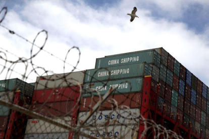Mercancías chinas en contenedores en el puerto de Oakland, California.-JUSTIN SULLIVAN (AFP)