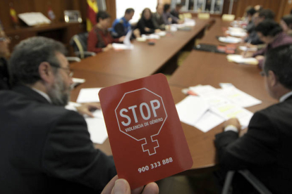 Soria saca la tarjeta roja a la violencia machista/ÚRSULA SIERRA-