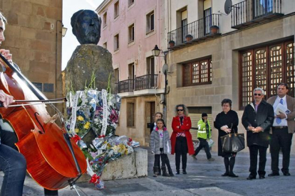 Homenaje de la Fundación Antonio Machado en 2019, en la plaza del Vergel de Soria. HDS