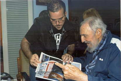 Fidel Castro, junto al dirigente estudiantil Randy Perdomo, en una imagen tomada el 23 de enero en La Habana.-Foto: REUTERS