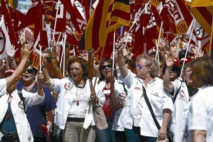 Empleadas de la función pública se manifiestan contra los recortes-RICARD CUGAT
