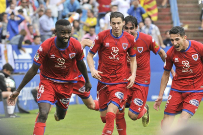 Diamanka, seguido por Nacho, Escassi y Pere Milla, celebra el gol que noqueaba al Zaragoza en el pasado play off.-Valentín Guisande