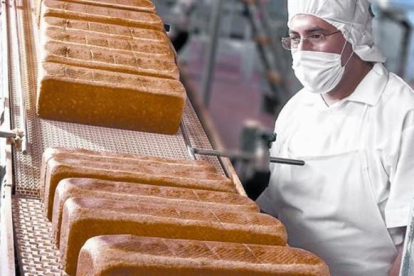 Planta de producción de pan de molde del Grupo Bimbo en Ciudad de México.-MÒNICA TUDELA / EFE