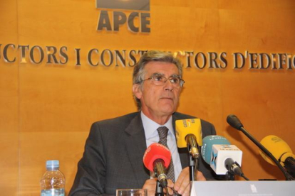 El presidente de la Asociación de Promotores de Barcelona, Lluís Marsà, en la presentación del informe.-Josep Molina / ACN
