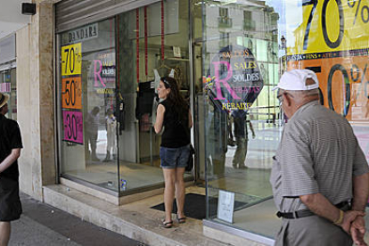 Uno de los negocios del centro que abren sus puertas durante estos días. / ÚRSULA SIERRA-