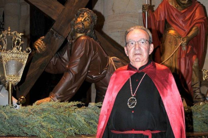 El cofrade de Las Caídas de Jesús, José Luis Monteseguro. / V.G. -