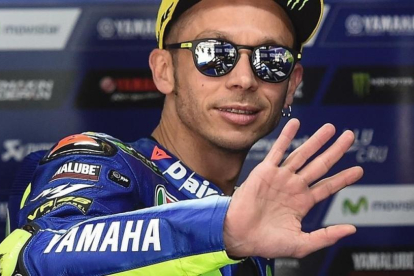 El campeonísimo italiano Valentino Rossi sigue ejerciendo su poder en Yamaha.-/ AFP / JOSEP LAGO