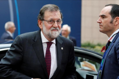 Mariano Rajoy, a su llegada a la cumbre en Bruselas.-EFE/ JULIEN WARNAND