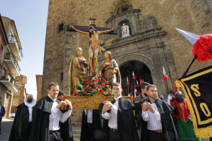 Los Felipecuartos de Ágreda (Soria) durante la procesión de Las Siete Palabras. MARIO TEJEDOR
