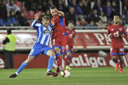 Higinio en una acción del partido ante el Deportivo de la jornada anterior.-VALENTÍN GUISANDE