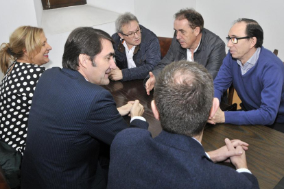 Reunión del consejero con alcaldes de Golmayo y Los Rábanos-