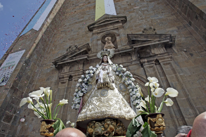 La talla de la Virgen de los Milagros en procesión.-M. T. 







FOTÓGRAFO: MARIO TEJEDOR HERNÁNDEZ   21/06/2014