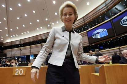 Ursula von der Leyen en el pleno del Parlamento Europeo antes de la presentación de su propuesta de Pacto Verde, este miércoles.-EPA / OLIVIER HOSLET