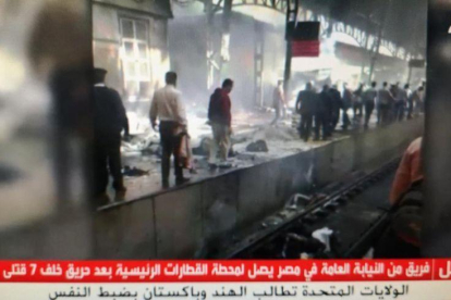 Interior de la estación de El Cairo tras el incendio.-EL PERIÓDICO
