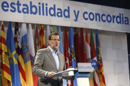 El presidente del Gobierno y del PP, Mariano Rajoy, durante su intervención en un acto celebrado hoy en la localidad segoviana de La Granja de San Ildefonso.-Foto: EFE