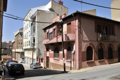 En Soria hay 1.841 edificios que tienen más de 40 años. / VALENTÍN GUISANDE-
