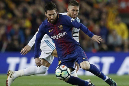 Sergio Ramos y Lionel Messi en el último Clásico en el Camp Nou-MANU FERNANDEZ