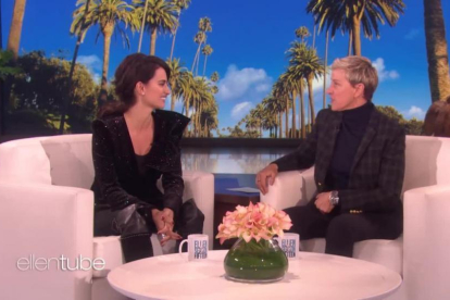 Penelope Cruz intenta enseñar castellano a Ellen DeGeneres.-ELLEN SHOW
