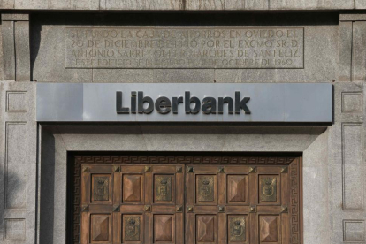 Oficina central de Liberbank en Oviedo.-EFE