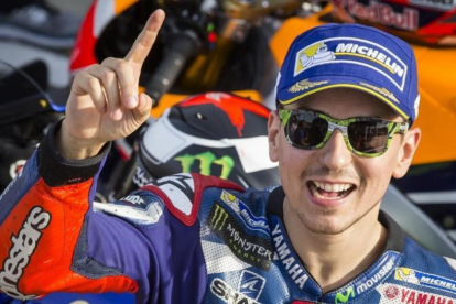 Jorge Lorenzo (Yamaha) celebra su 'pole position' de hoy en Cheste (Valencia).-MIGUEL LORENZO