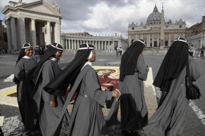 Religiosas ante el Vaticano.-AP / GREGORIO BORGIA