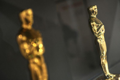 Imagen de dos estatuillas de los premios Oscar.-SAMUEL ARANDA