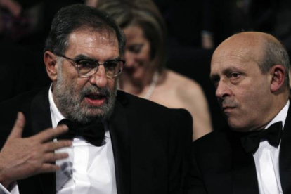 El presidente de la Academia de Cine Enrique González-Cacho, con el ministro de Cultura, José Ignacio Wert, en la gala de los Goya de 2013.-Foto: SUSANA VERA / REUTERS