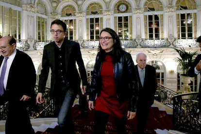 Mónica Oltra con Inigo Errejon esta mañana en el Casino de Madrid en los desayunos de Nueva Economía.-DAVID CASTRO