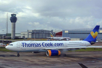 Un avión de la agencia de viajes Thomas Cook.-AP / PETER BYRNE
