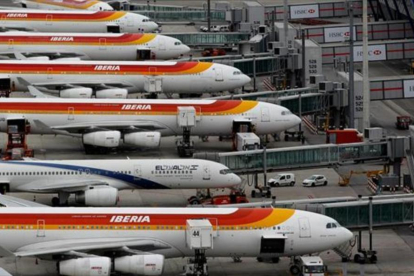 Aviones de Iberia en el aeropuerto de Barajas.-JOSE LUIS ROCA