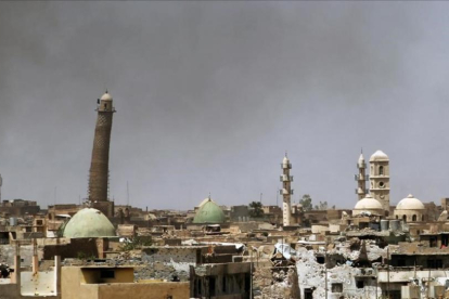 Vista de la ciudad de Mosul con el famoso e histórico minarete de la mezquita de Al Nuri.-AFP / AHMAD AL-RUBAYE