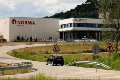 Instalaciones de Puertas Norma en San Leonardo de Yagüe ( Soria)-