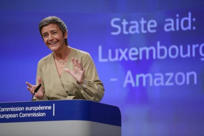 La comisaria europea de Competencia, Margrethe Vestager, en una rueda de prensa en Bruselas.-EFE / OLIVIER HOSLET