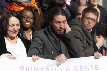 Pablo Iglesias, Xavier Domènech y Joan Baldoví entran en la rueda de prensa en la sede de Princesa, en Madrid.-JUAN MANUEL PRATS