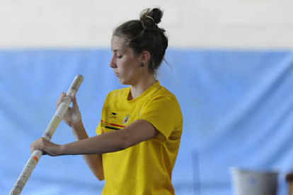Carla Franch durante un entrenamiento en el Caep Soria. / VALENTÍN GUISANDE-