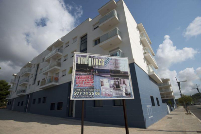 Promoción de viviendas vacías en Sant Carles de la Ràpita.-JOAN REVILLAS