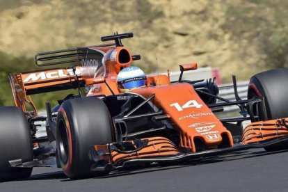 Fernando Alonso, en la sesión de calificación del GP de Hungría.-EFE / ZOLTAN MATHE