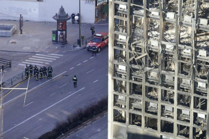 El edificio Windsor en Madrid, tras el incendio en febrero del 2005.-AGUSTÍN CATALÁN