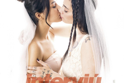 Jimena y Shaza vestidas de novia en una de las imágenes que ofrece Interviú.-INTERVIU