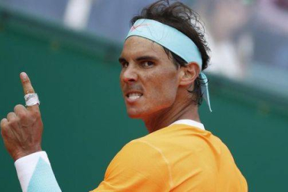 Nadal celebra un punto ante Djokovic en la semifinal de Montecarlo.-Foto: AFP / JEAN-CHRISTOPHE MAGNENET