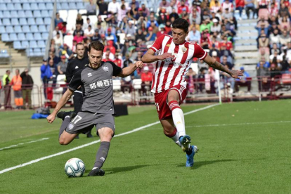 Calero y Darwin Núñez, sancionado esta jornada, en el partido entre Numancia y Almería de la primera vuelta.-Área 11