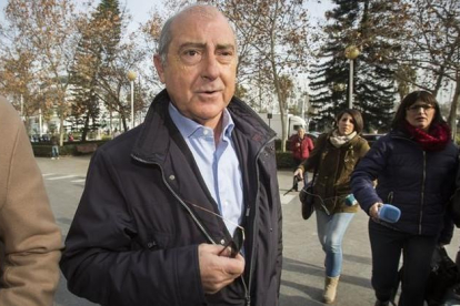 El presidente del PP de Valencia, Alfonso Novo, a su llegada a los juzgados para declarar por la supuesta financiación irregular del partido.-MIGUEL LORENZO
