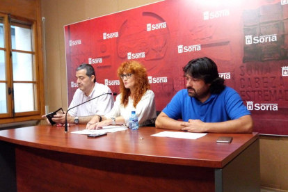 Alberto Santamaría, Ana Calvo y Rubén García en la presentación de la Vulcanalia.-TOÑO CARRILLO