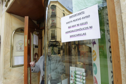 Edificios públicos cerrados y situación en la capital - Fotógrafo Luis Ángel Tejedor (19)