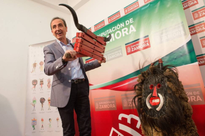El diputado de Turismo, Promoción del Territorio, Transparencia y Buen Gobierno, José Luis Prieto, presenta el VII Festival de la Máscara en Zamora-Ical