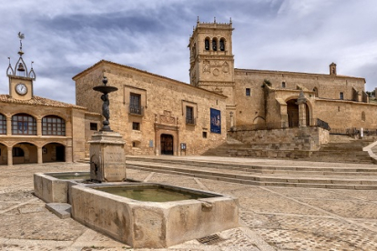 Plaza de Morón donde se encuentra el Museo del Traje.-HDS