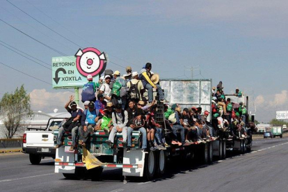 Miles de nicaragüenses formaron caravanas para cruzar México y poder ingresar a Estados Unidos.-EFE