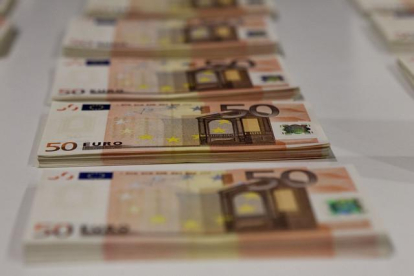 Billetes de 50 euros.-