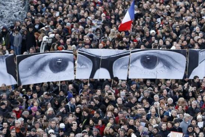 Manifestación multitudinaria en París tras los atentados contra 'Charlie Hebdo', el 11 de enero del 2015.-REUTERS